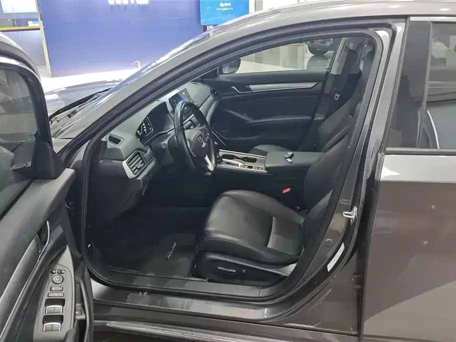 Honda Accord — фото 9