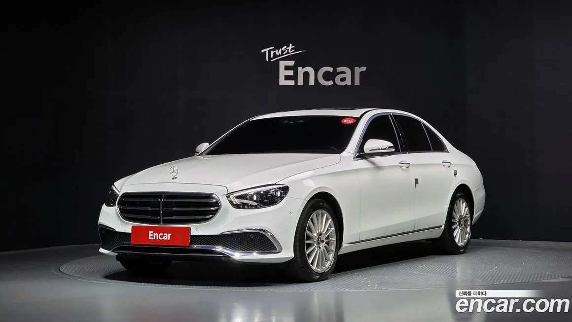 Mercedes-Benz E-Class — фото 1