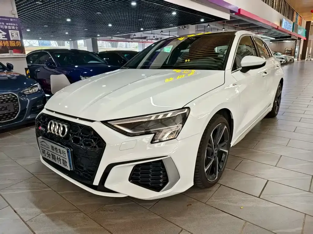 Audi A3 — фото 1
