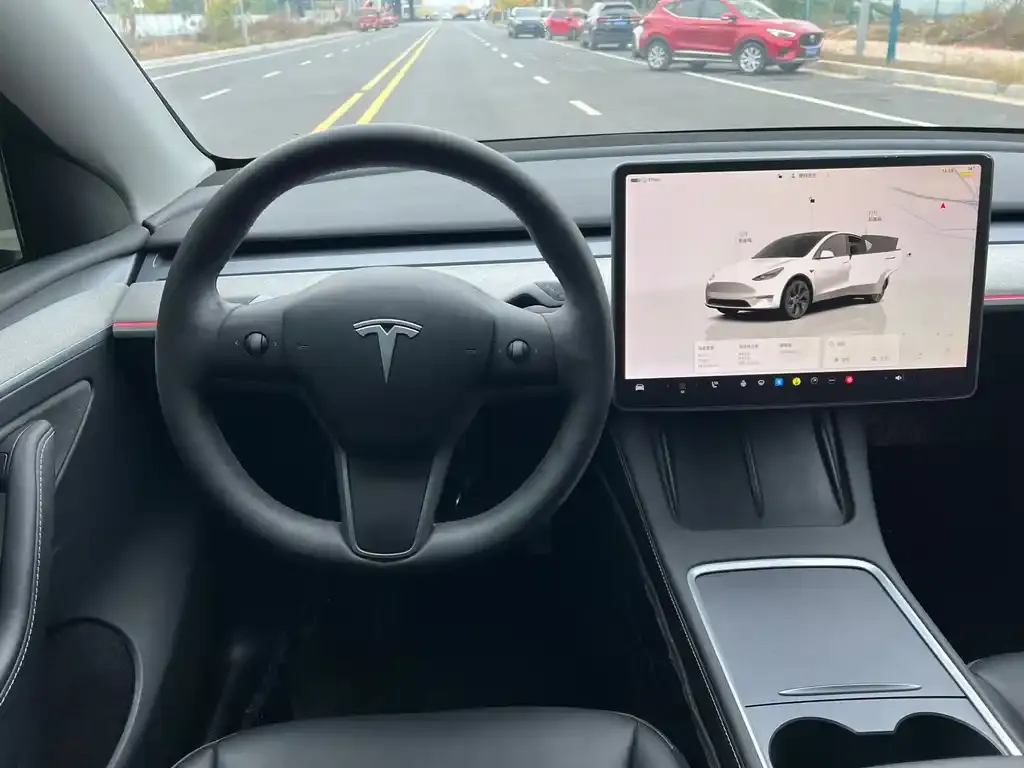 Tesla Model Y — фото 6
