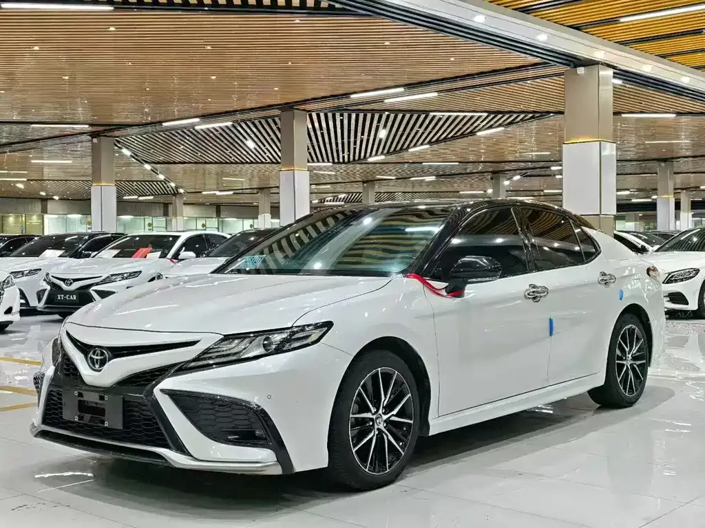 Toyota Camry 2023 из CN, фото 1