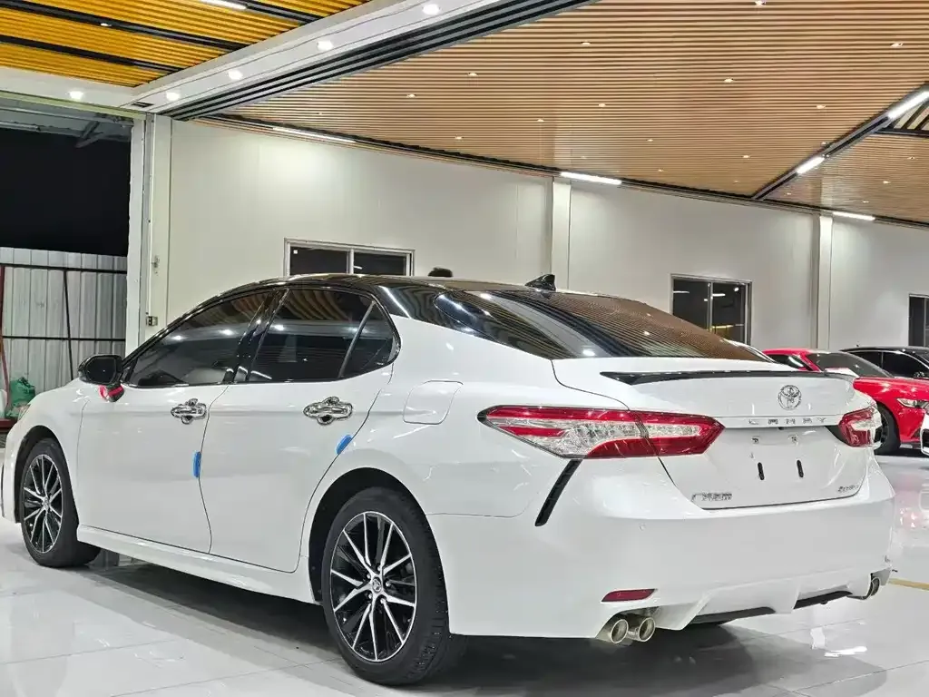 Toyota Camry 2023 из CN, фото 10