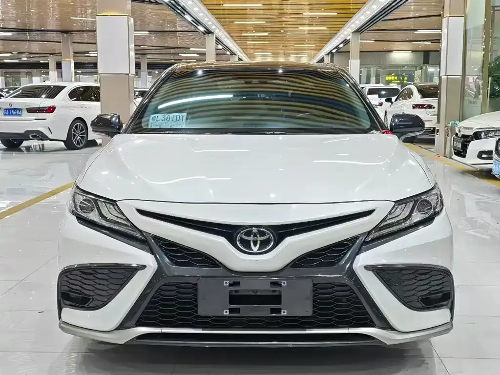 Toyota Camry 2023 из CN, фото 2