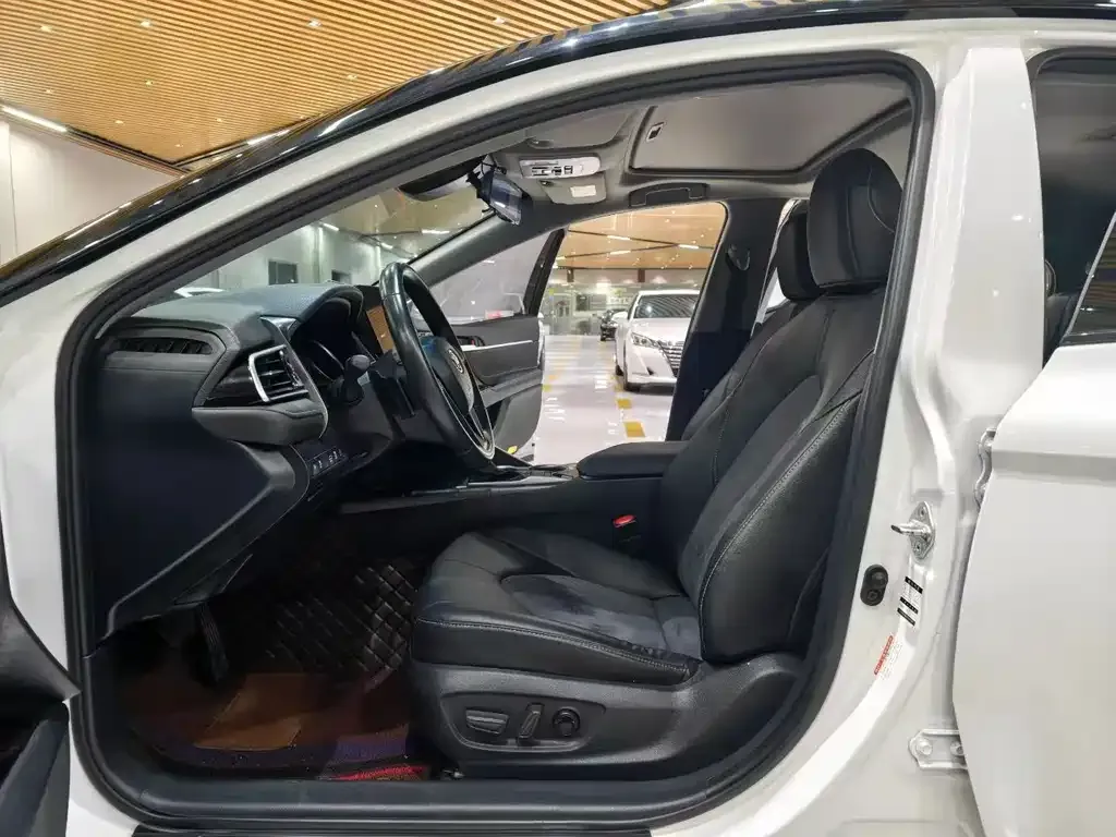 Toyota Camry 2023 из CN, фото 4