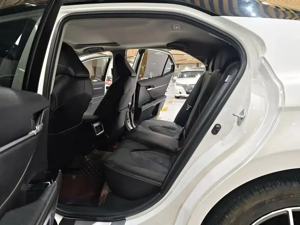 Toyota Camry 2023 из CN, фото 5