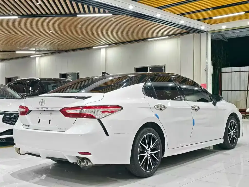Toyota Camry 2023 из CN, фото 8