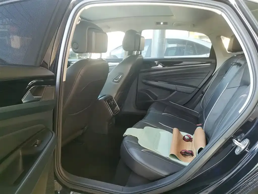 Volkswagen Passat — фото 10
