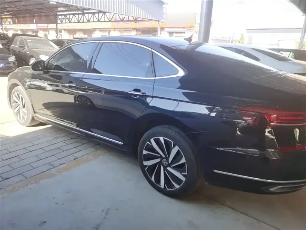 Volkswagen Passat — фото 8