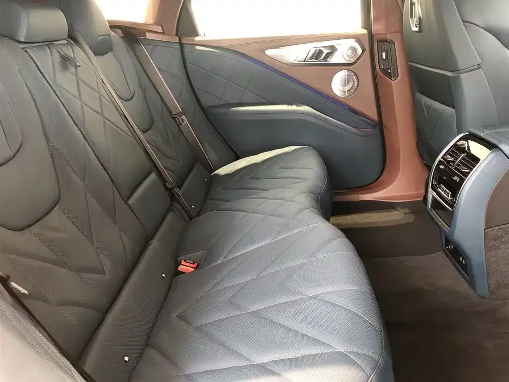 BMW XM — фото 9