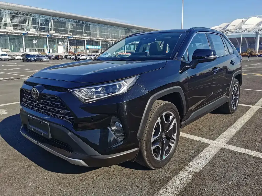 Toyota RAV4 — фото 1