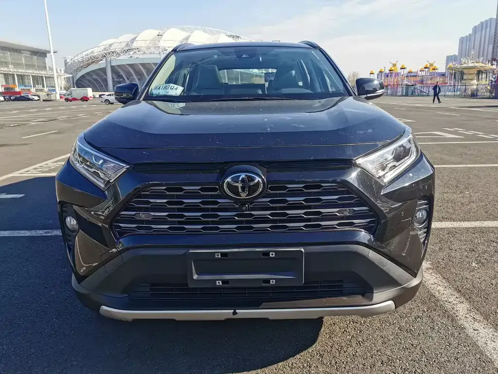 Toyota RAV4 — фото 2
