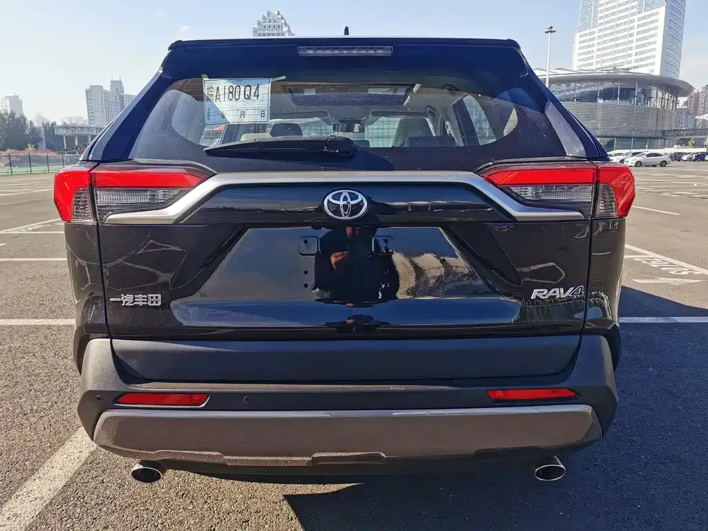 Toyota RAV4 — фото 3