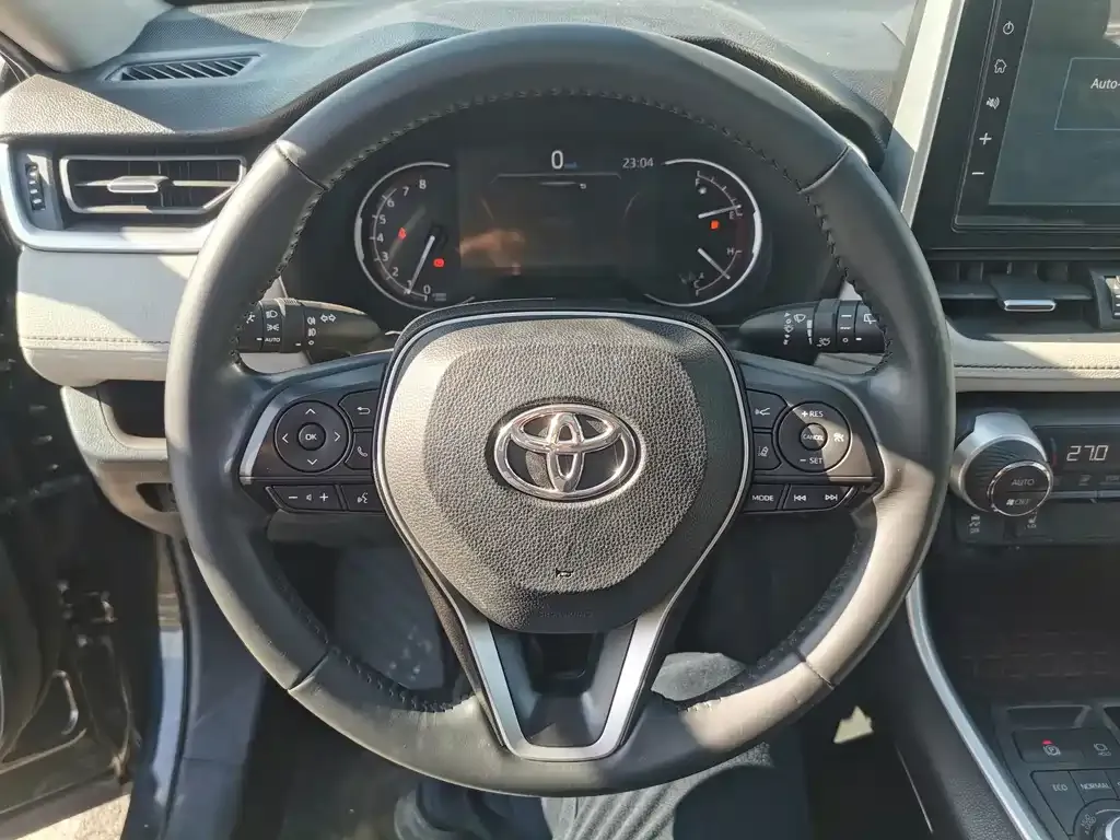 Toyota RAV4 — фото 9