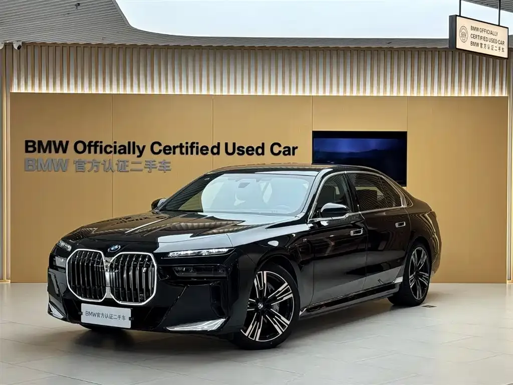 BMW i7 — фото 1