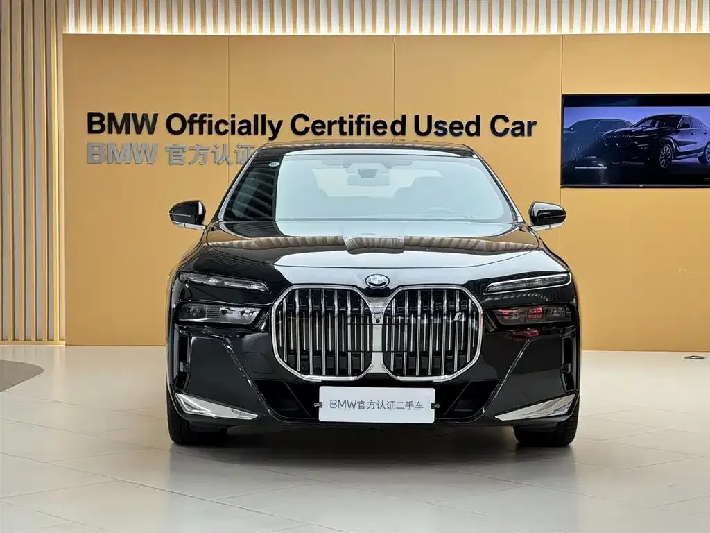 BMW i7 — фото 2