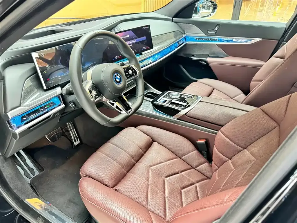 BMW i7 — фото 7