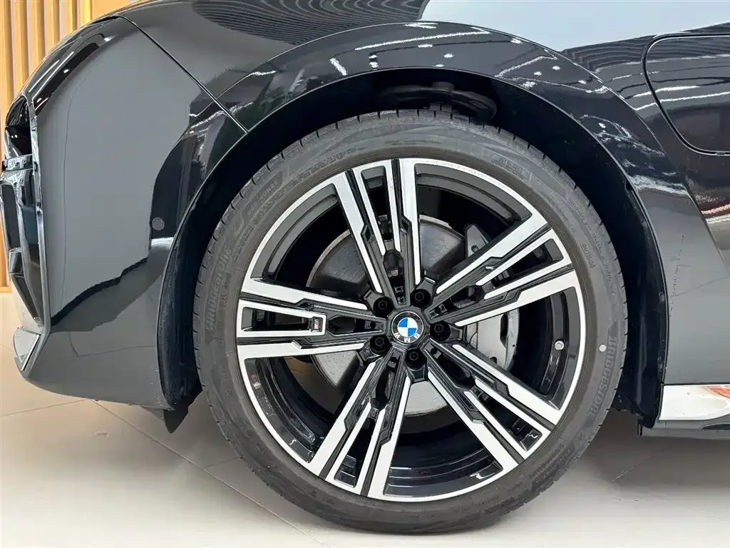 BMW i7 — фото 9