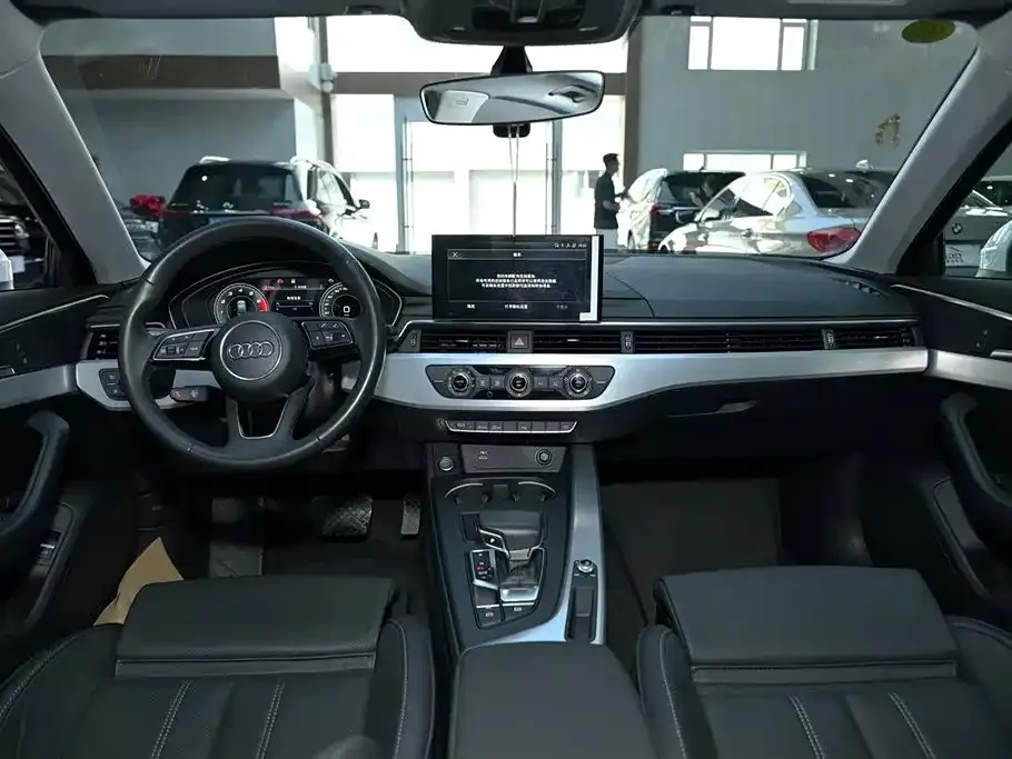 Audi A4L 2021 из CN, фото 10