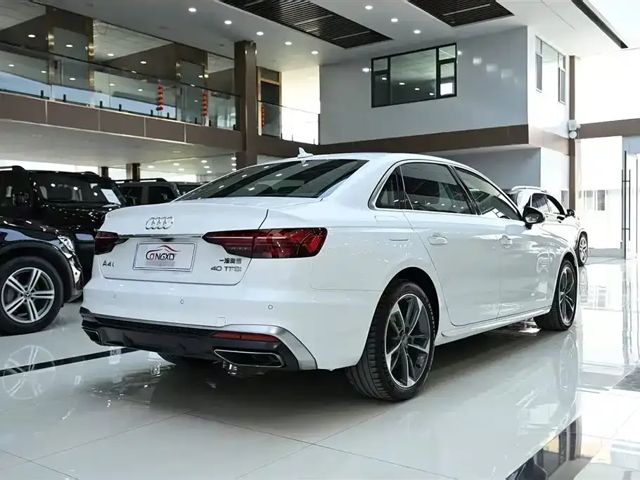 Audi A4L 2021 из CN, фото 7