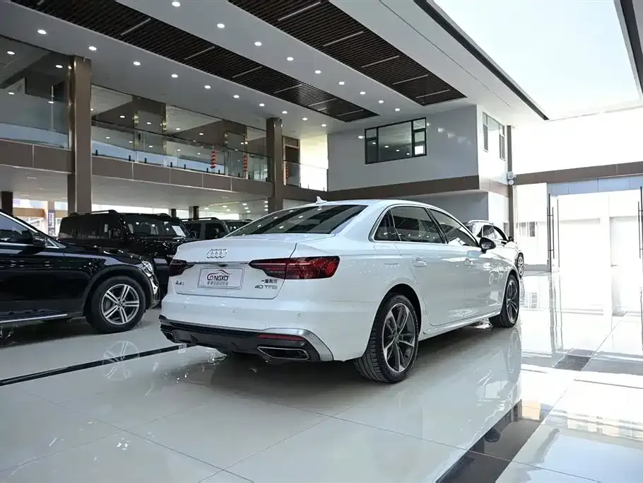 Audi A4L 2021 из CN, фото 8