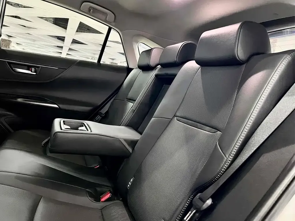 Toyota Venza 2023 из CN, фото 8