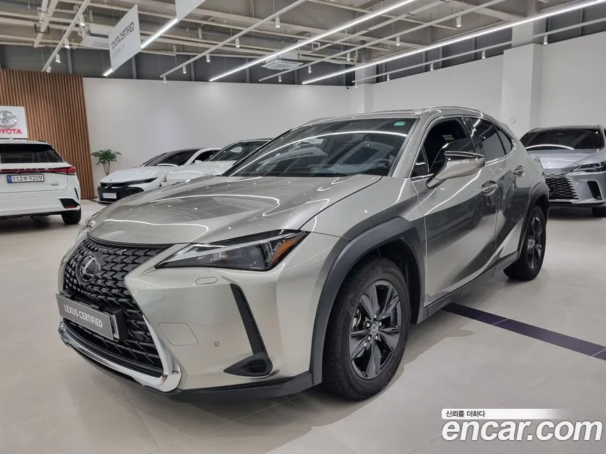 Lexus UX — фото 1