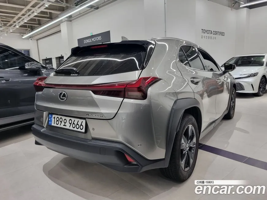 Lexus UX — фото 2