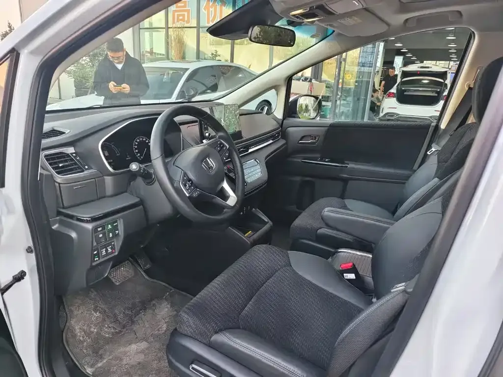 Honda Elysion 2024 из CN, фото 3