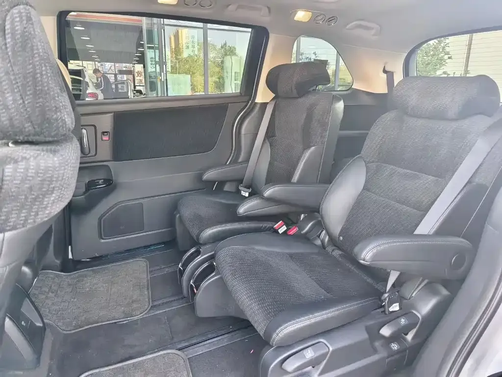 Honda Elysion 2024 из CN, фото 4