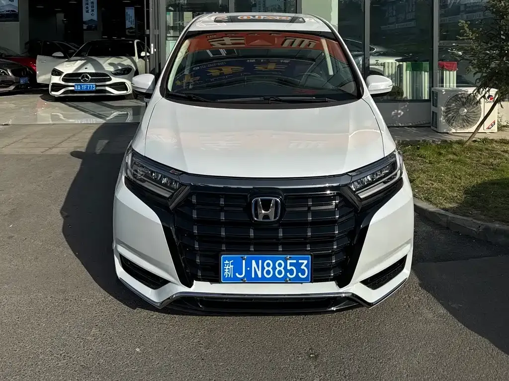 Honda Elysion 2024 из CN, фото 6