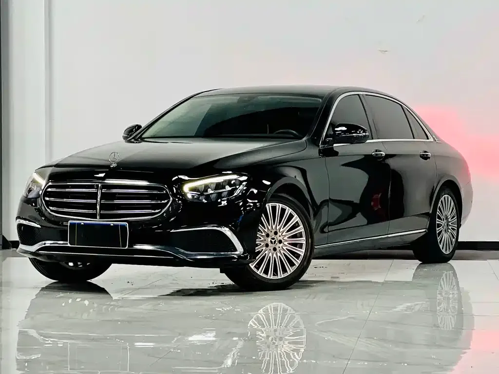 Mercedes-Benz E-Class — фото 1