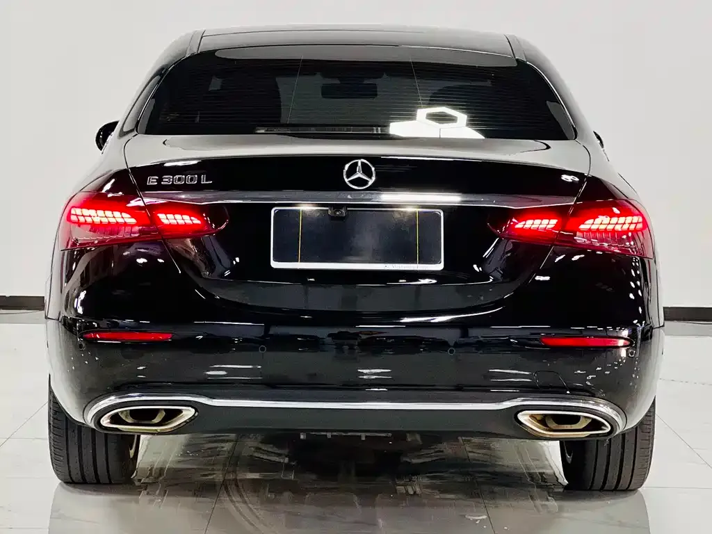 Mercedes-Benz E-Class — фото 8