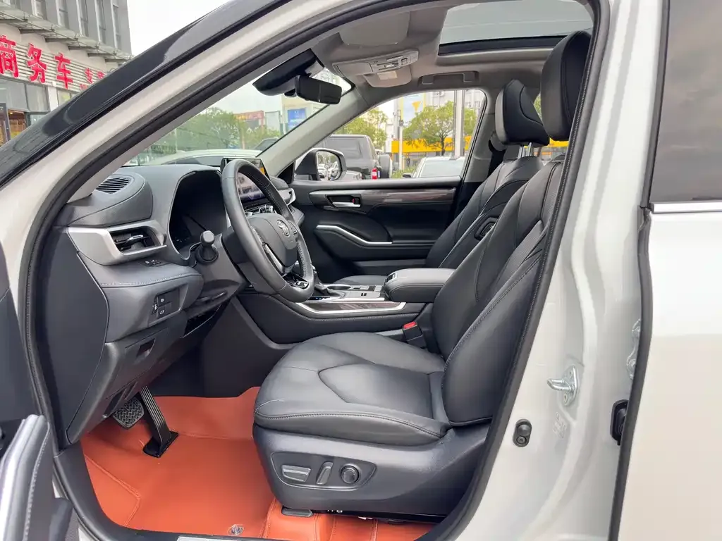 Toyota Highlander — фото 10