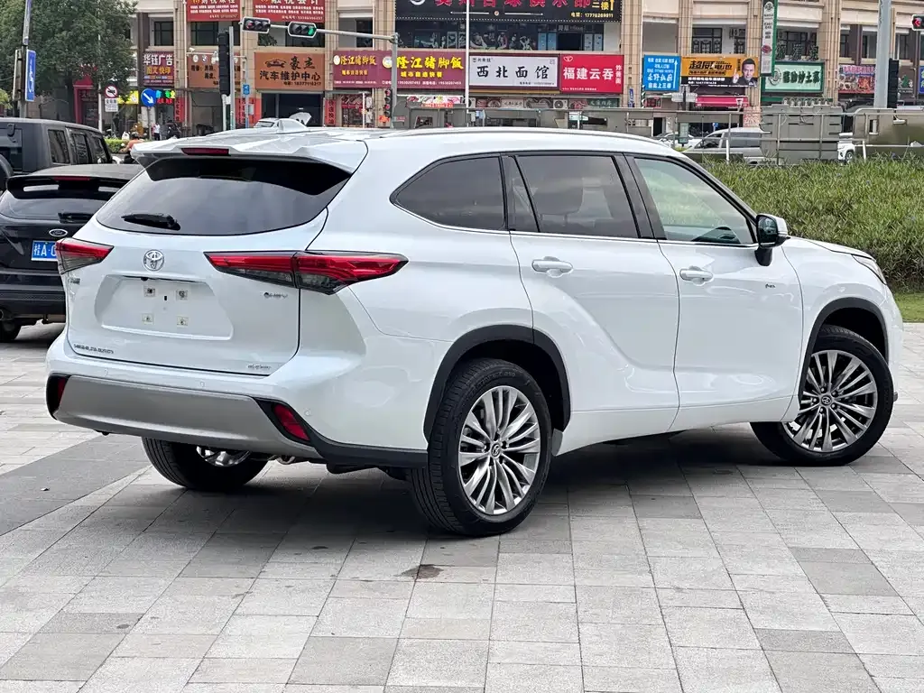 Toyota Highlander — фото 4