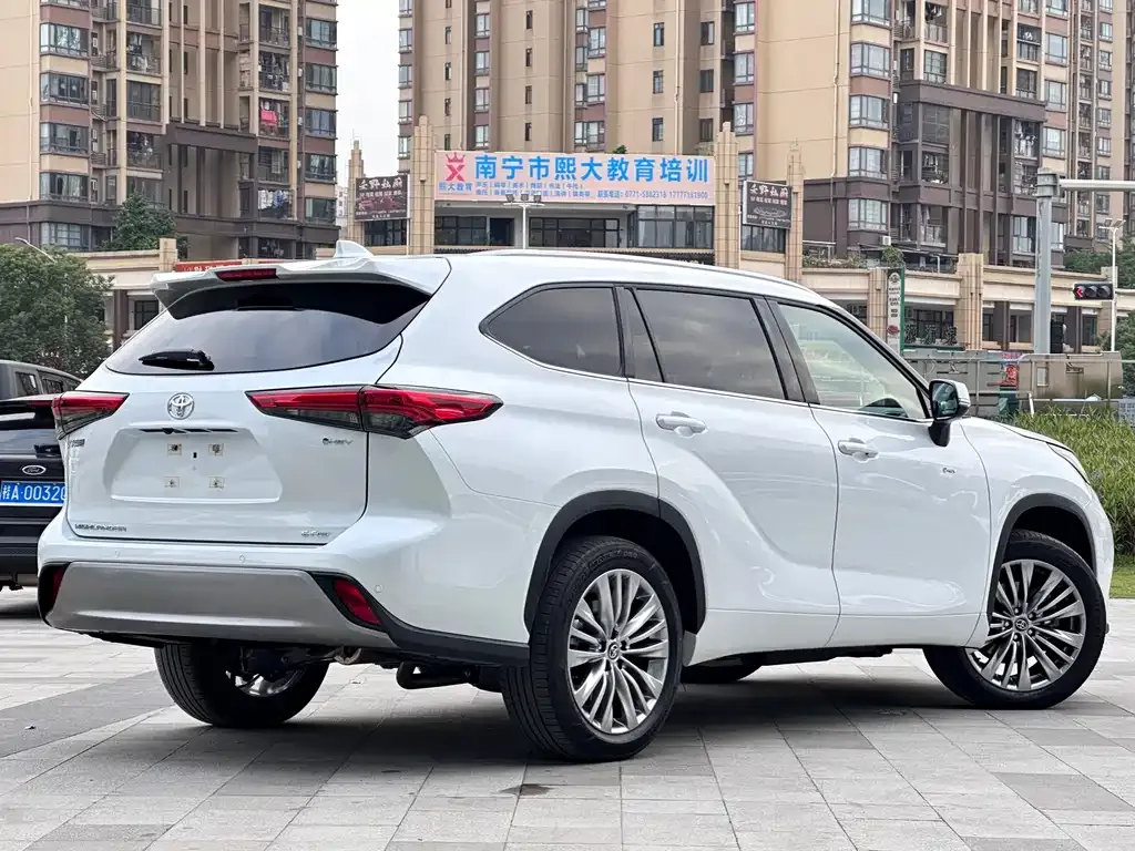 Toyota Highlander — фото 5