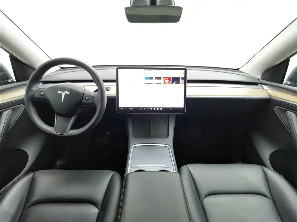 Tesla Model Y — фото 5