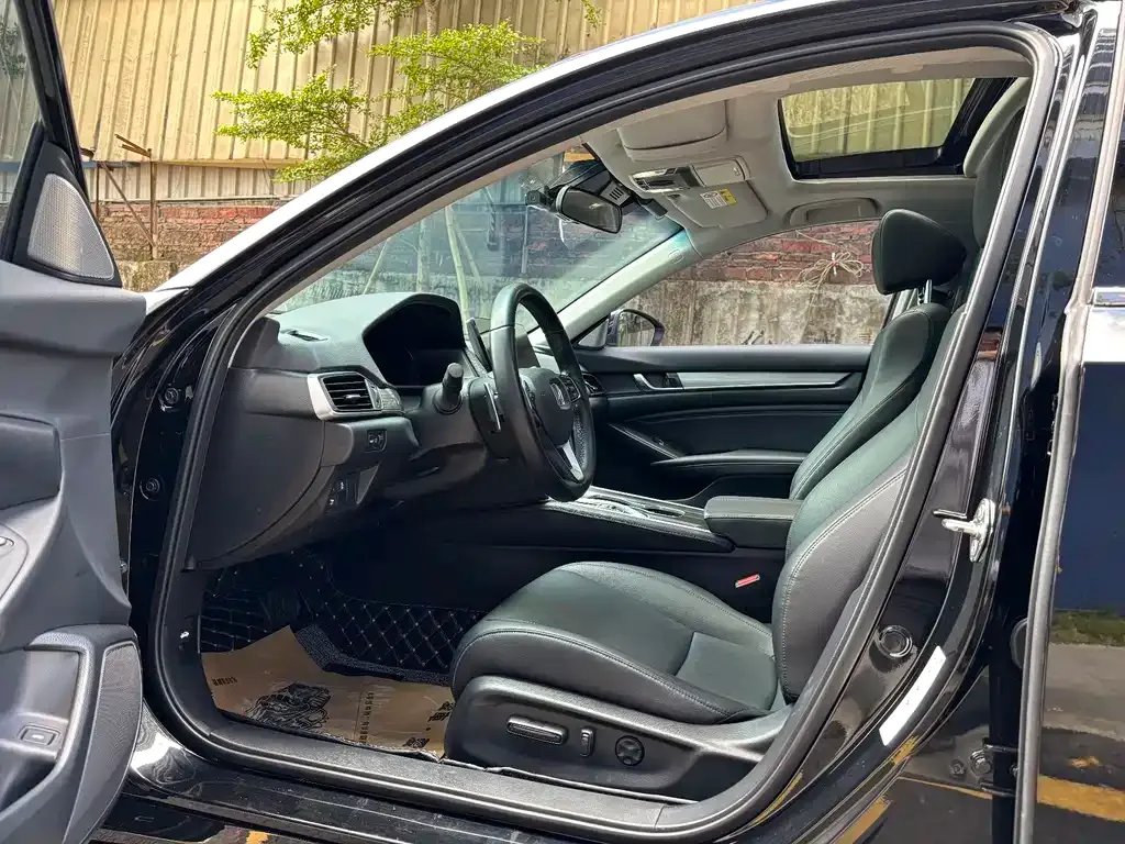 Honda Accord — фото 10