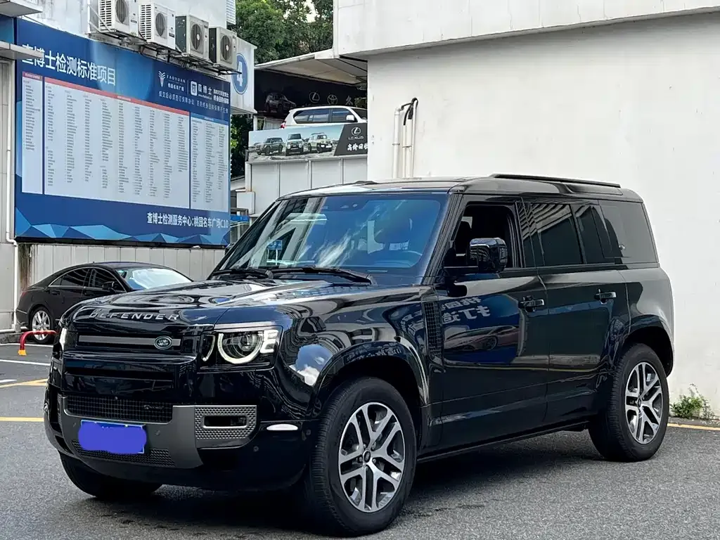 Land Rover Defender — фото 1