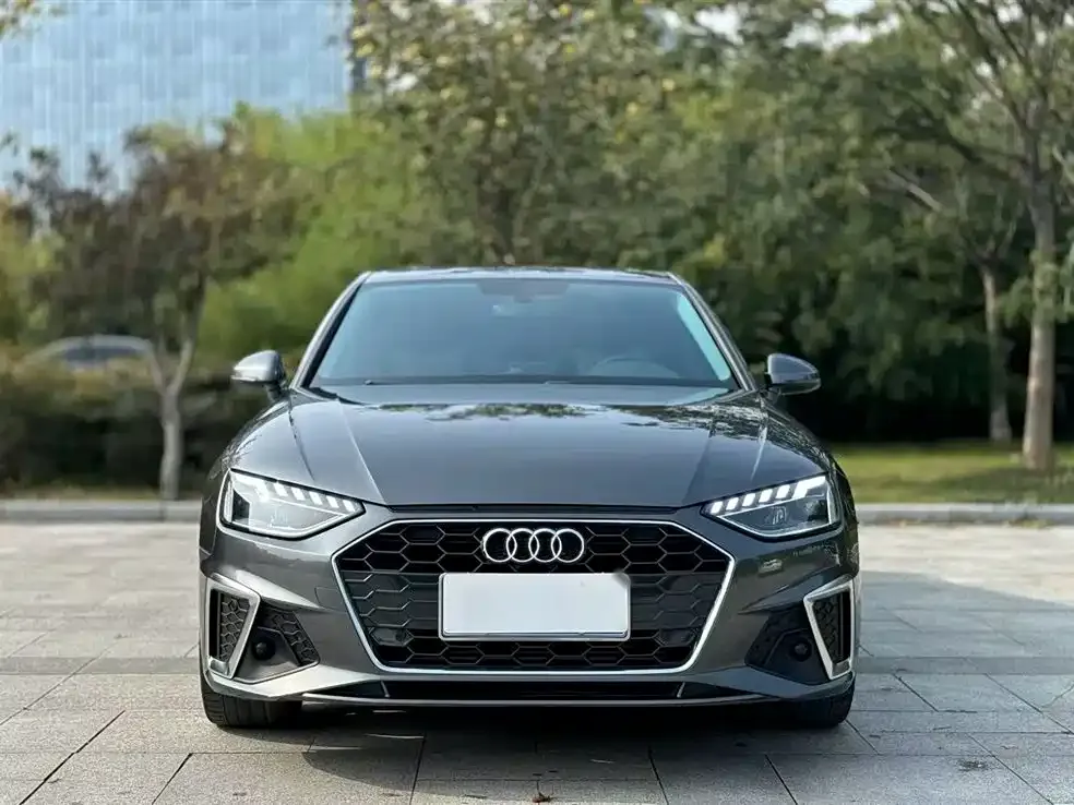 Audi A4L 2022 из CN, фото 3