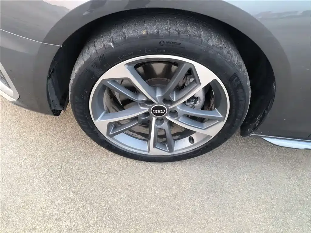 Audi A4L 2022 из CN, фото 5