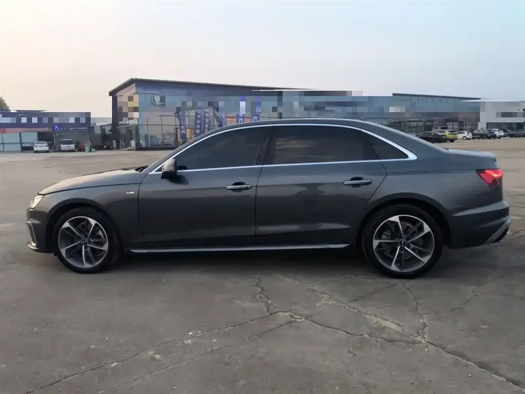 Audi A4L 2022 из CN, фото 6