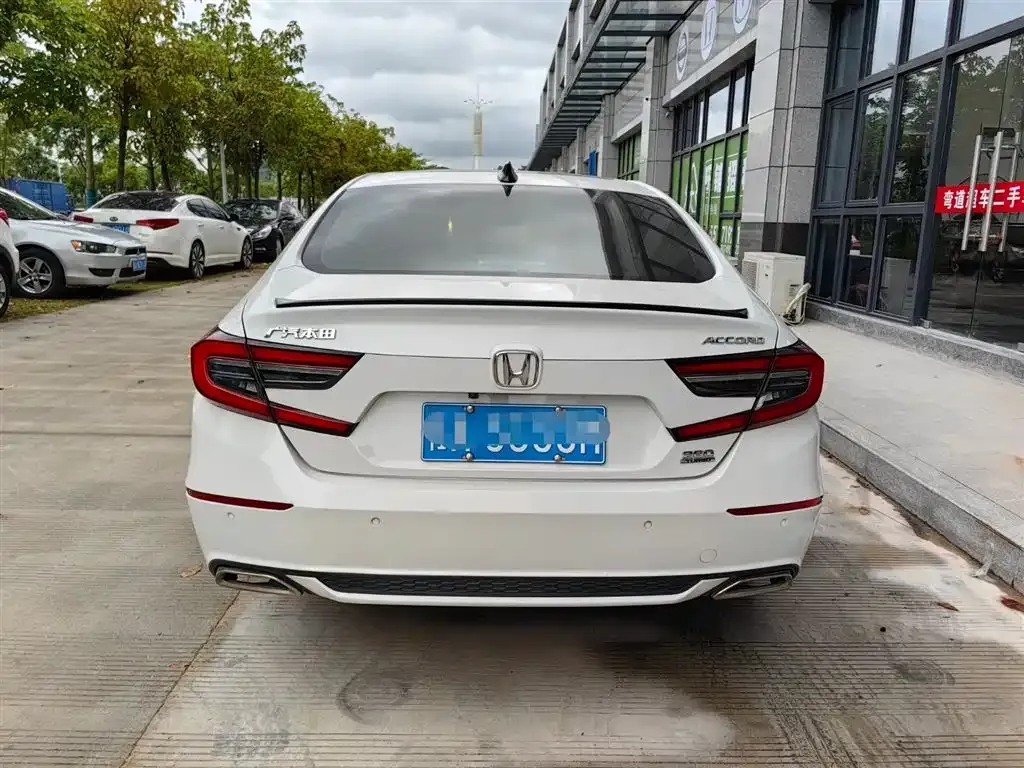 Honda Accord — фото 10