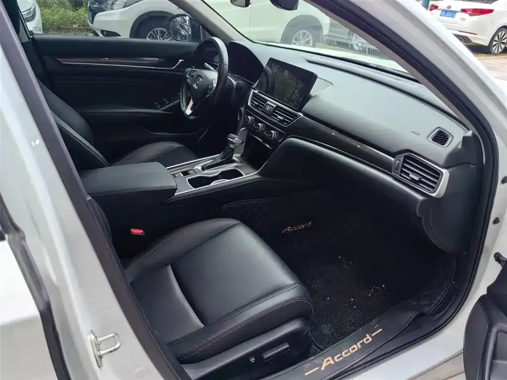 Honda Accord — фото 8