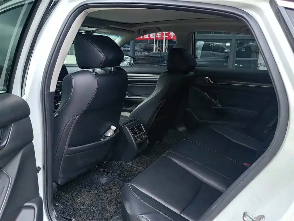 Honda Accord — фото 9