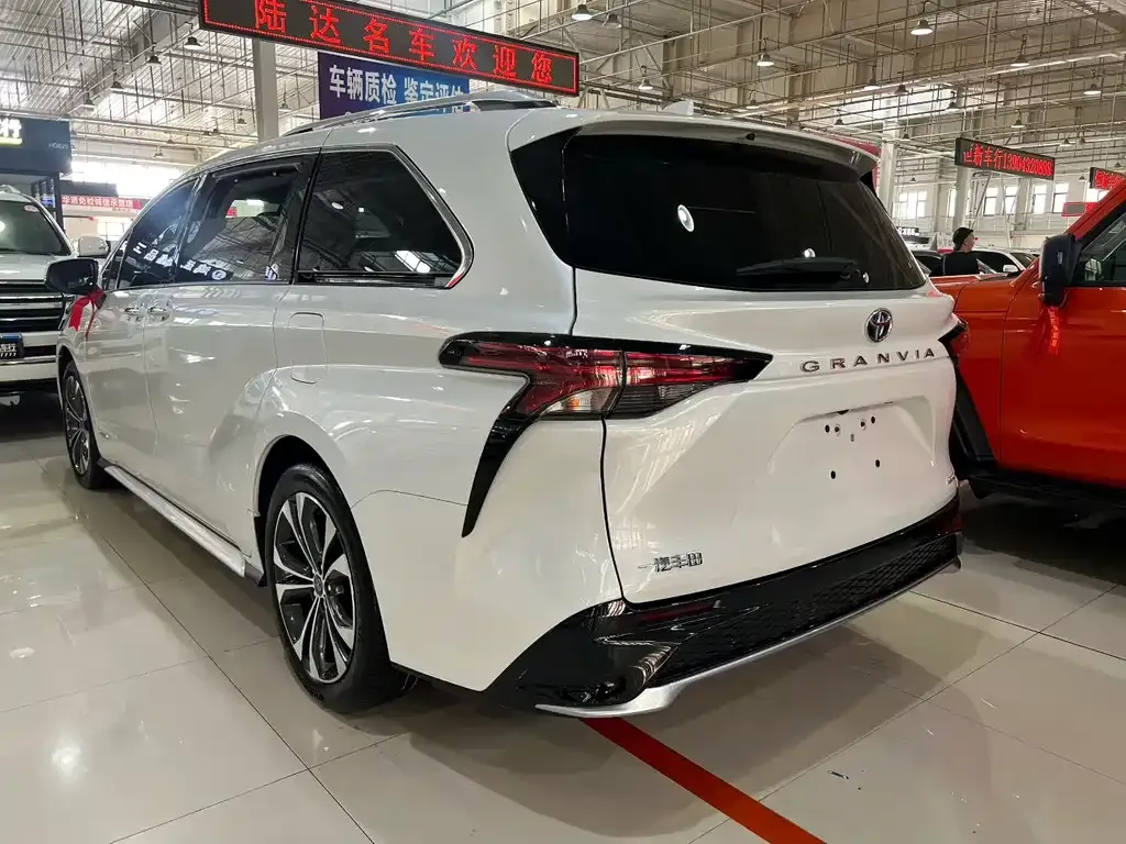 Toyota Granvia 2024 из CN, фото 7