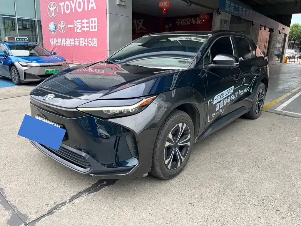Toyota bZ4X 2023 из CN, фото 1