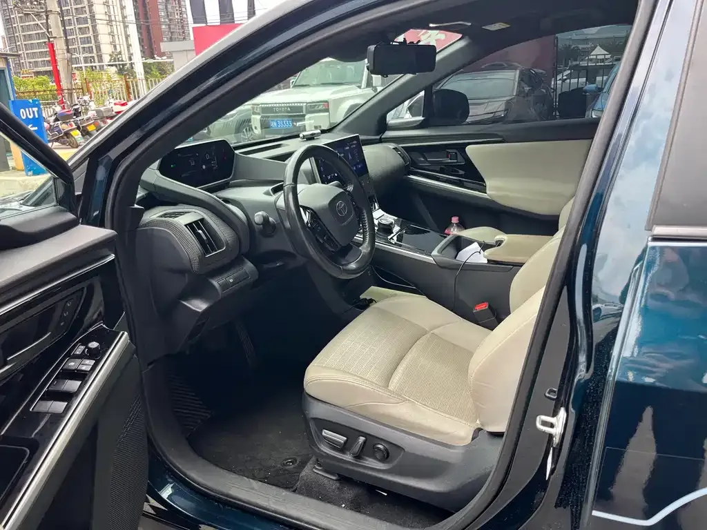 Toyota bZ4X 2023 из CN, фото 7