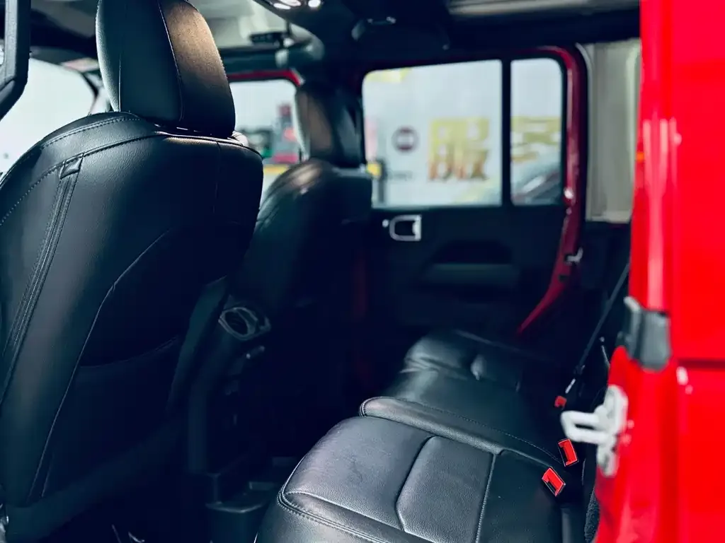 Jeep Wrangler 2023 из CN, фото 4