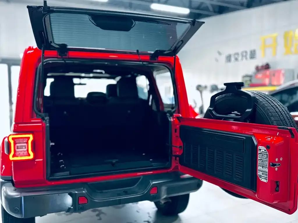 Jeep Wrangler 2023 из CN, фото 8