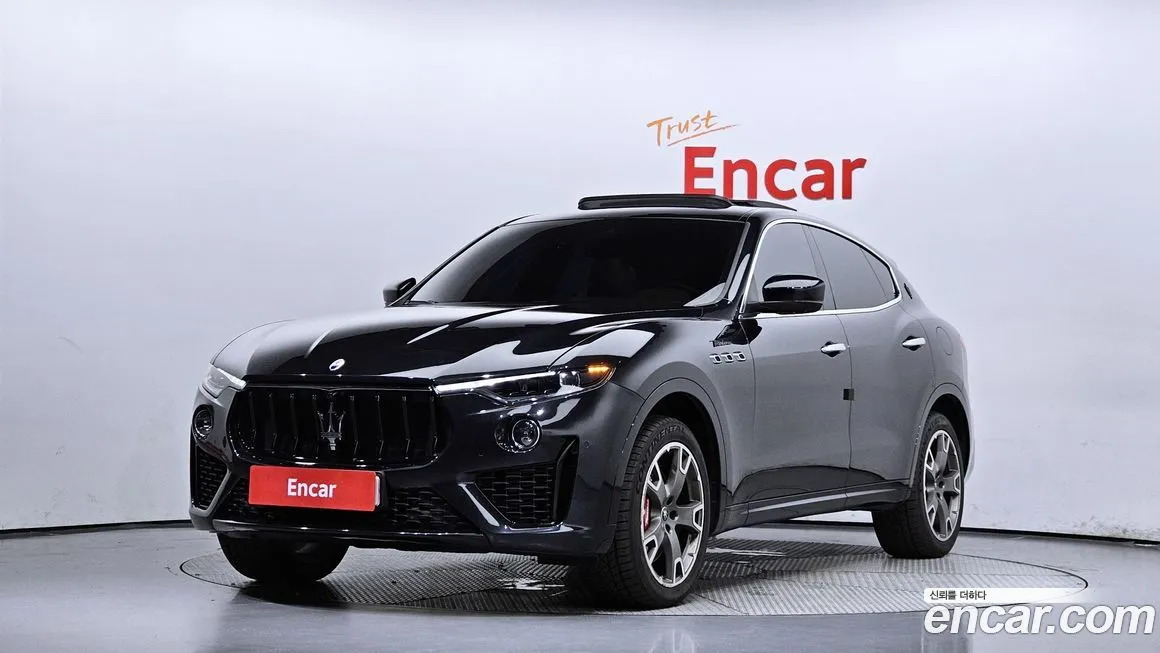 Maserati Levante — фото 1